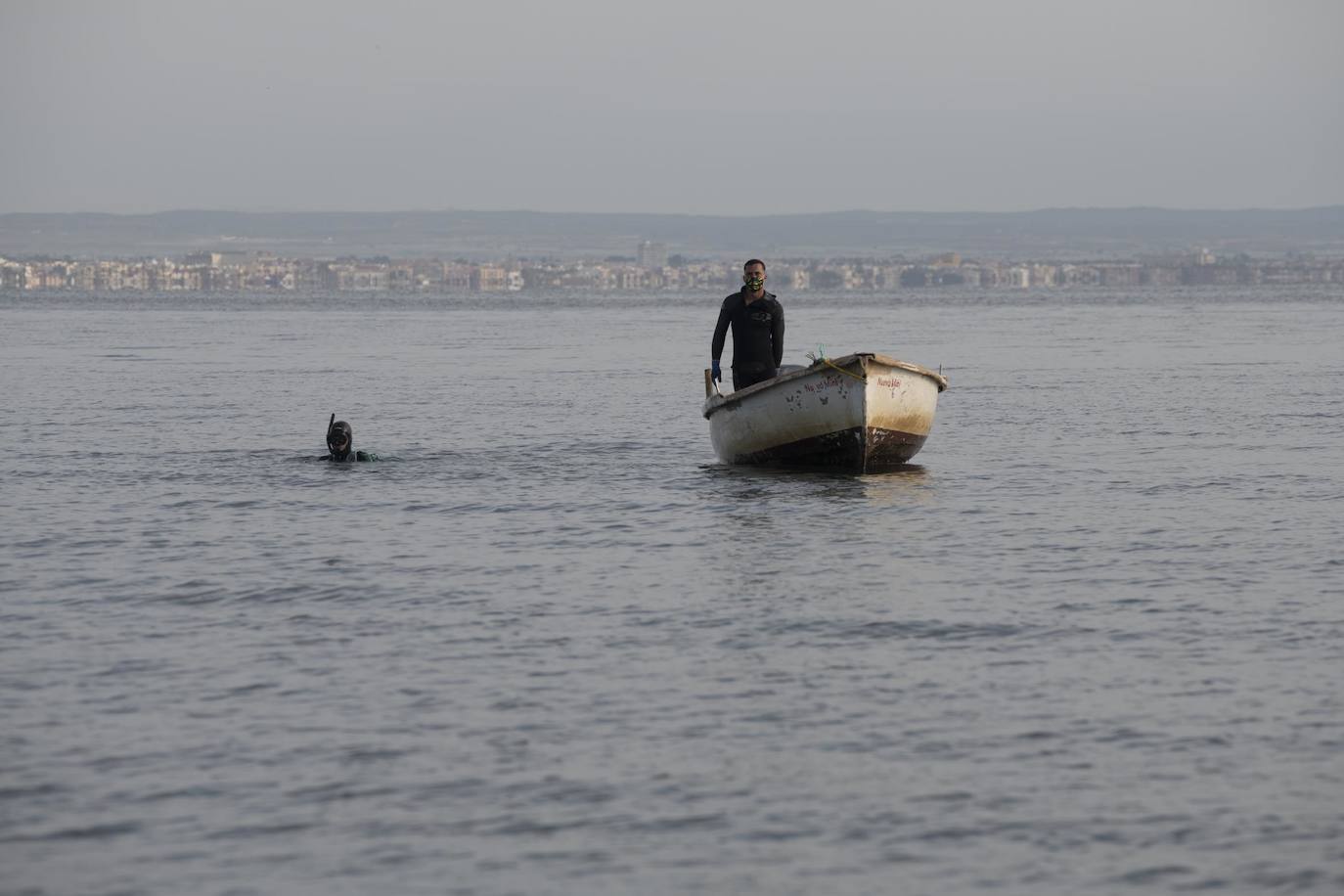 Fotos: Limpieza de residuos en el fondo del Mar Menor