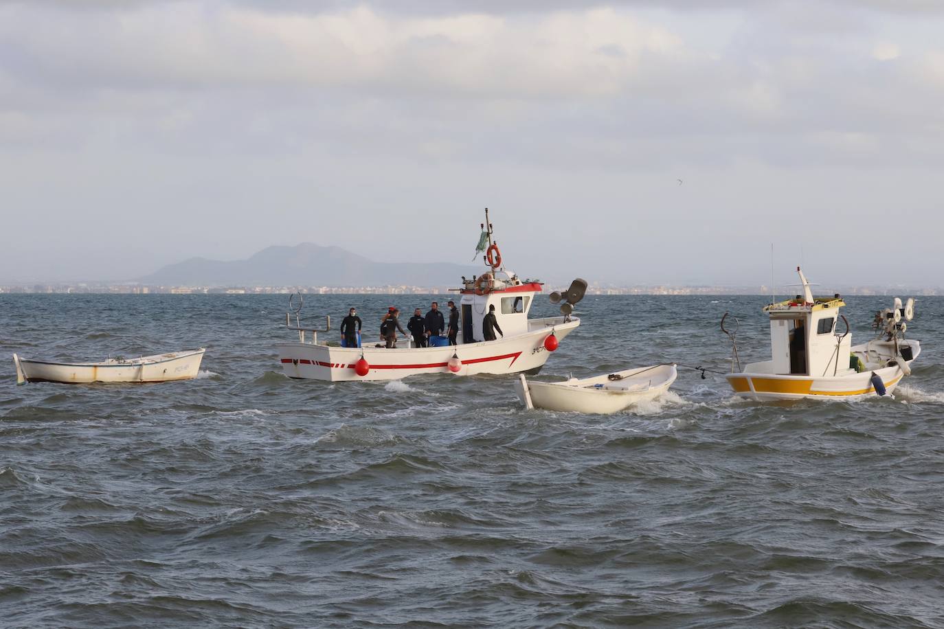 Fotos: Limpieza de residuos en el fondo del Mar Menor