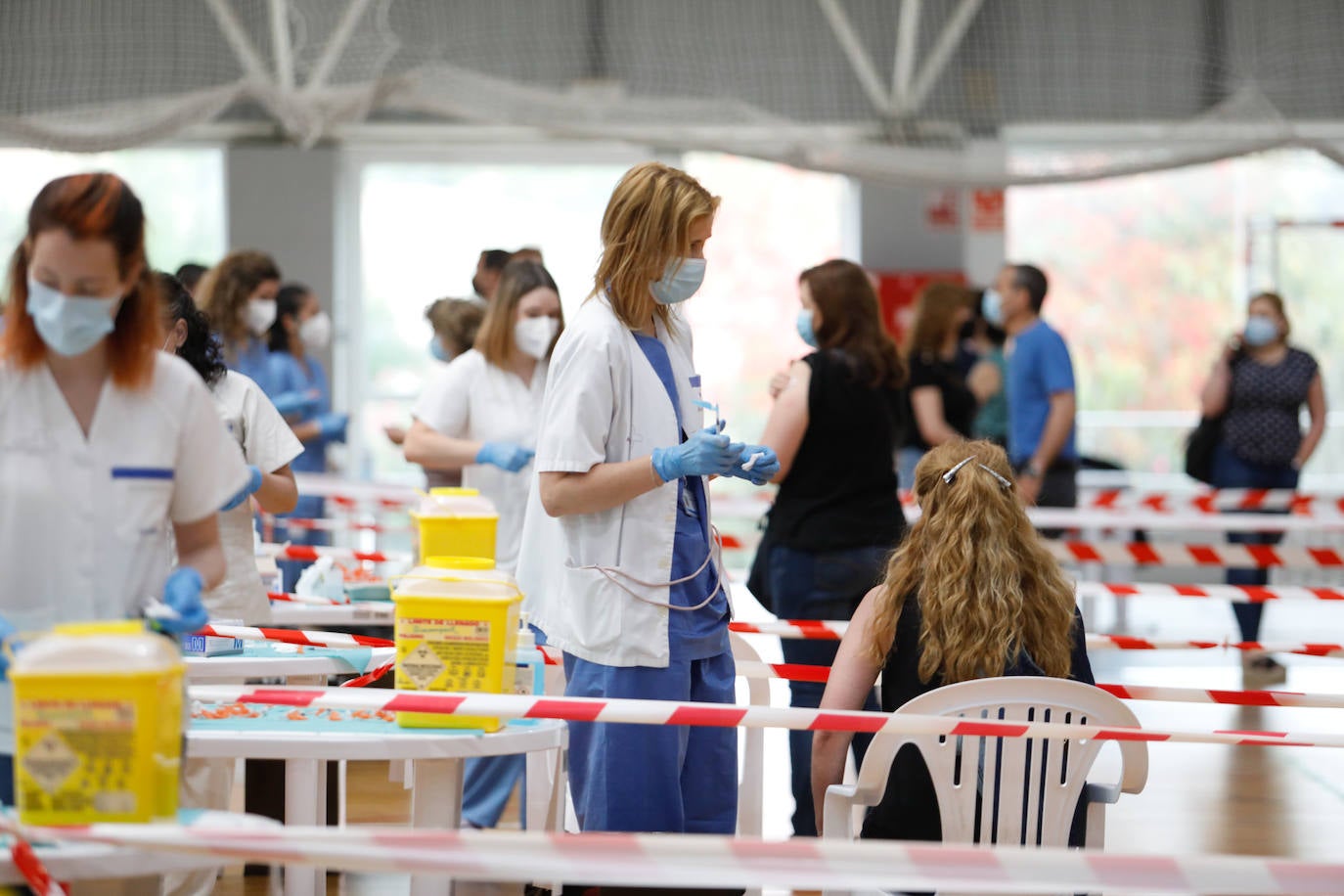 Fotos: Unas 5.000 personas ciatadas para vacunarse este viernes en Lorca