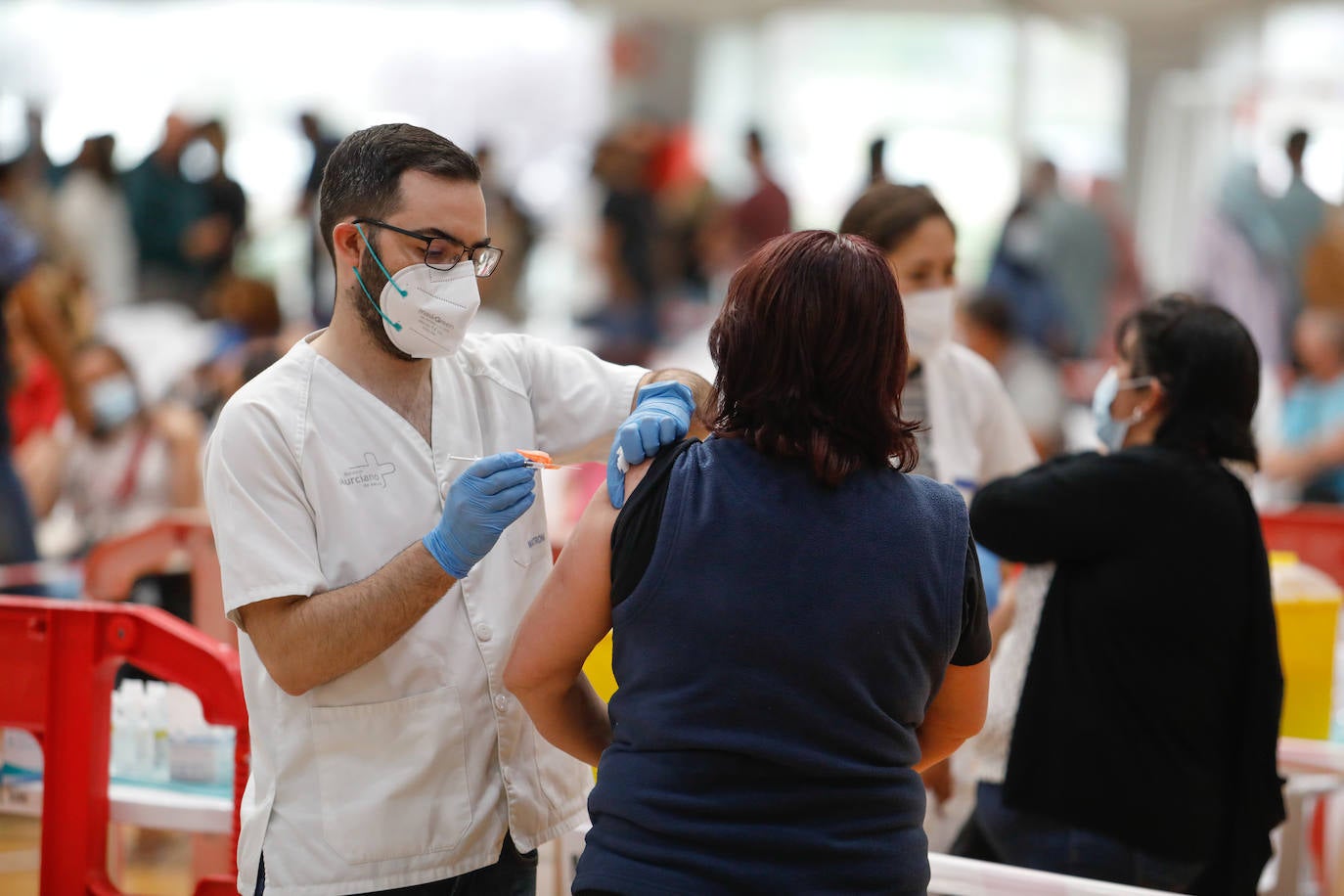 Fotos: Unas 5.000 personas ciatadas para vacunarse este viernes en Lorca