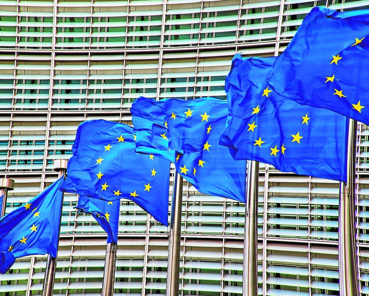 Banderas de la Unión Europea en un edificio de la administración comunitaria. 
