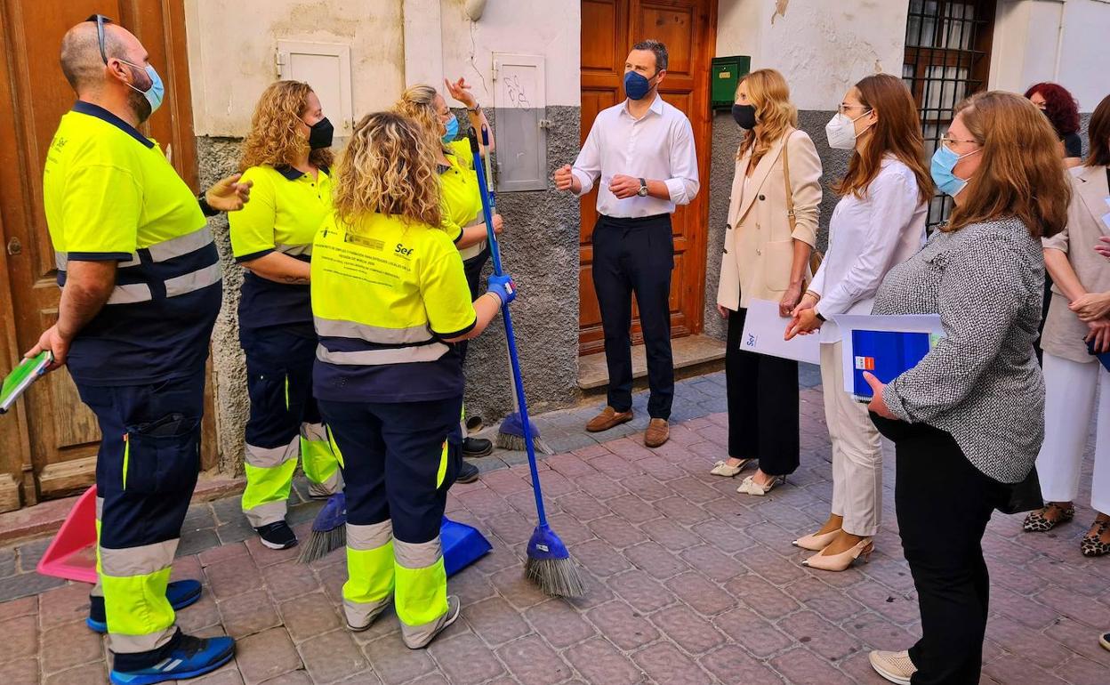 Un momento de la visita al Programa de Empleo y Formación 