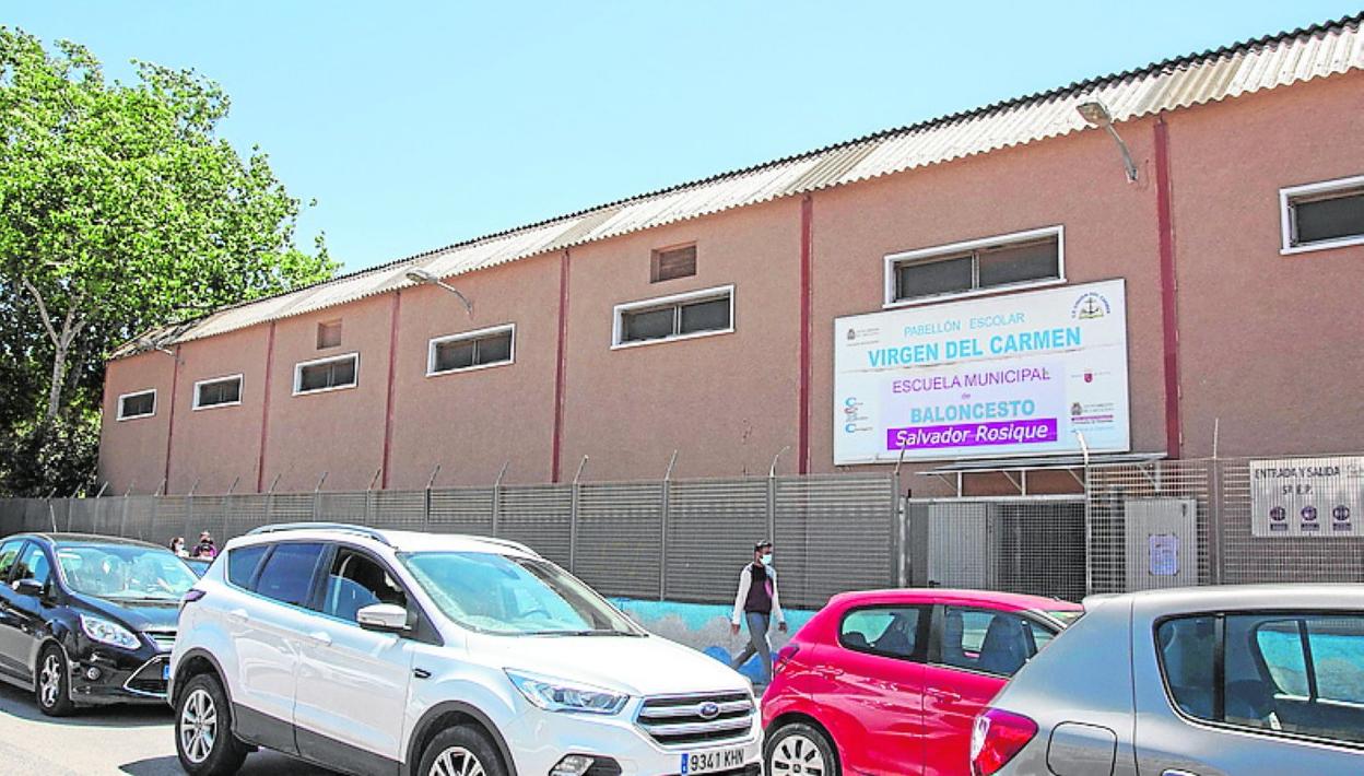 Cubierta de amianto del colegio Virgen del Carmen. 