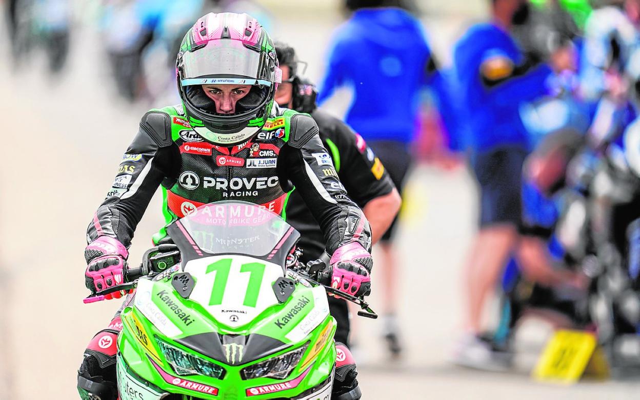 Ana Carrasco, en la primera carrera del mundial de SuperSport 300, disputada en Alcañiz el 22 de mayo. 