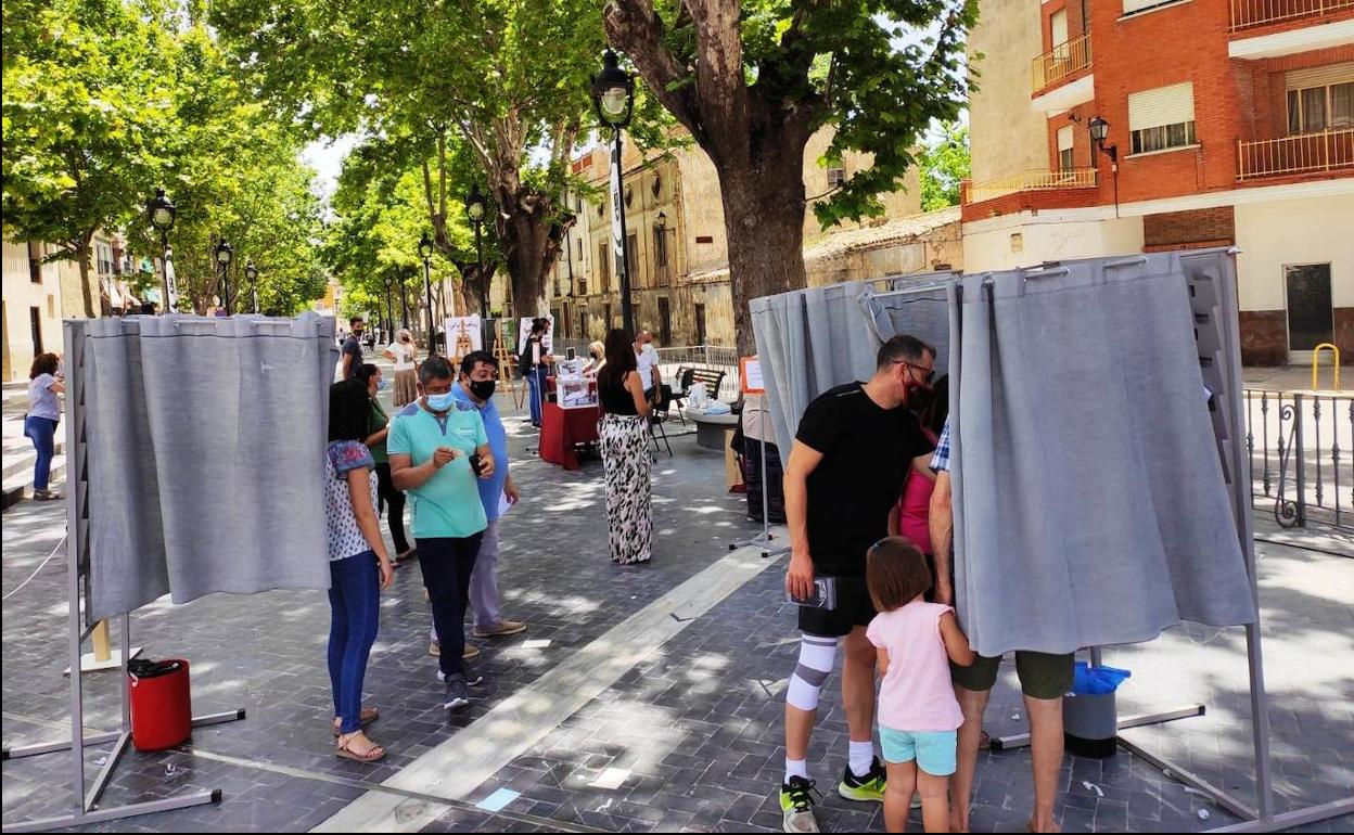 Los vecinos de Caravaca deciden en una consulta pública que el mercado semanal regrese a La Corredera