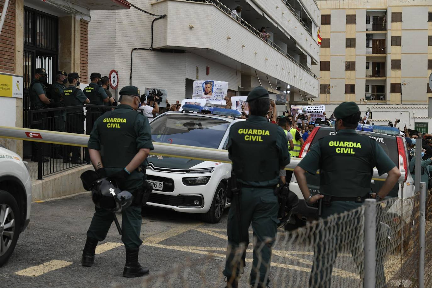 Fotos: Concentración en Mazarrón por el asesinato de Youanes Blal