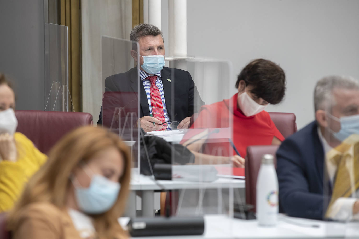 Fotos: La Asamblea aprueba los Presupuestos de 2021 con los votos del PP y los expulsados de Cs y Vox