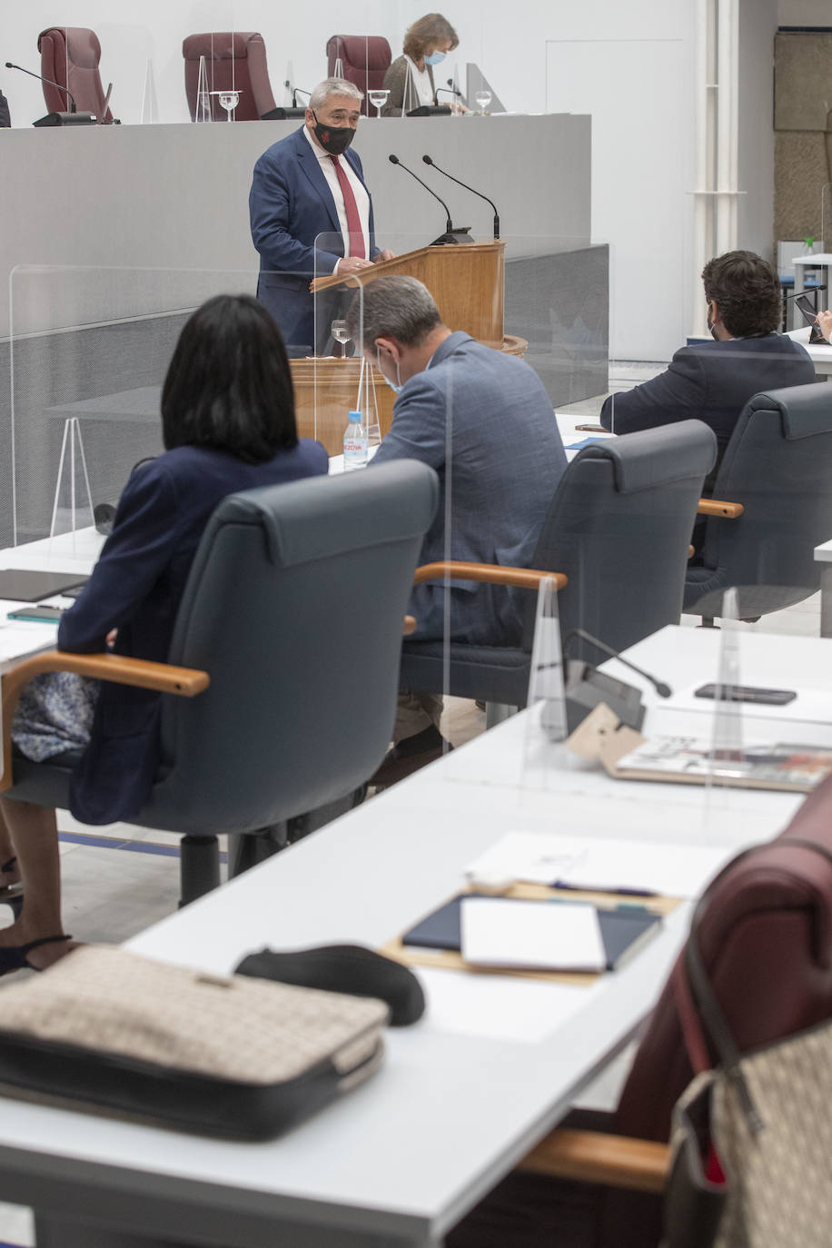 Fotos: La Asamblea aprueba los Presupuestos de 2021 con los votos del PP y los expulsados de Cs y Vox