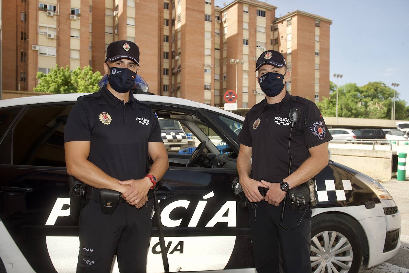 Fotos: Reconocimiento a los dos policías locales que salvaron la vida a un hombre en Murcia