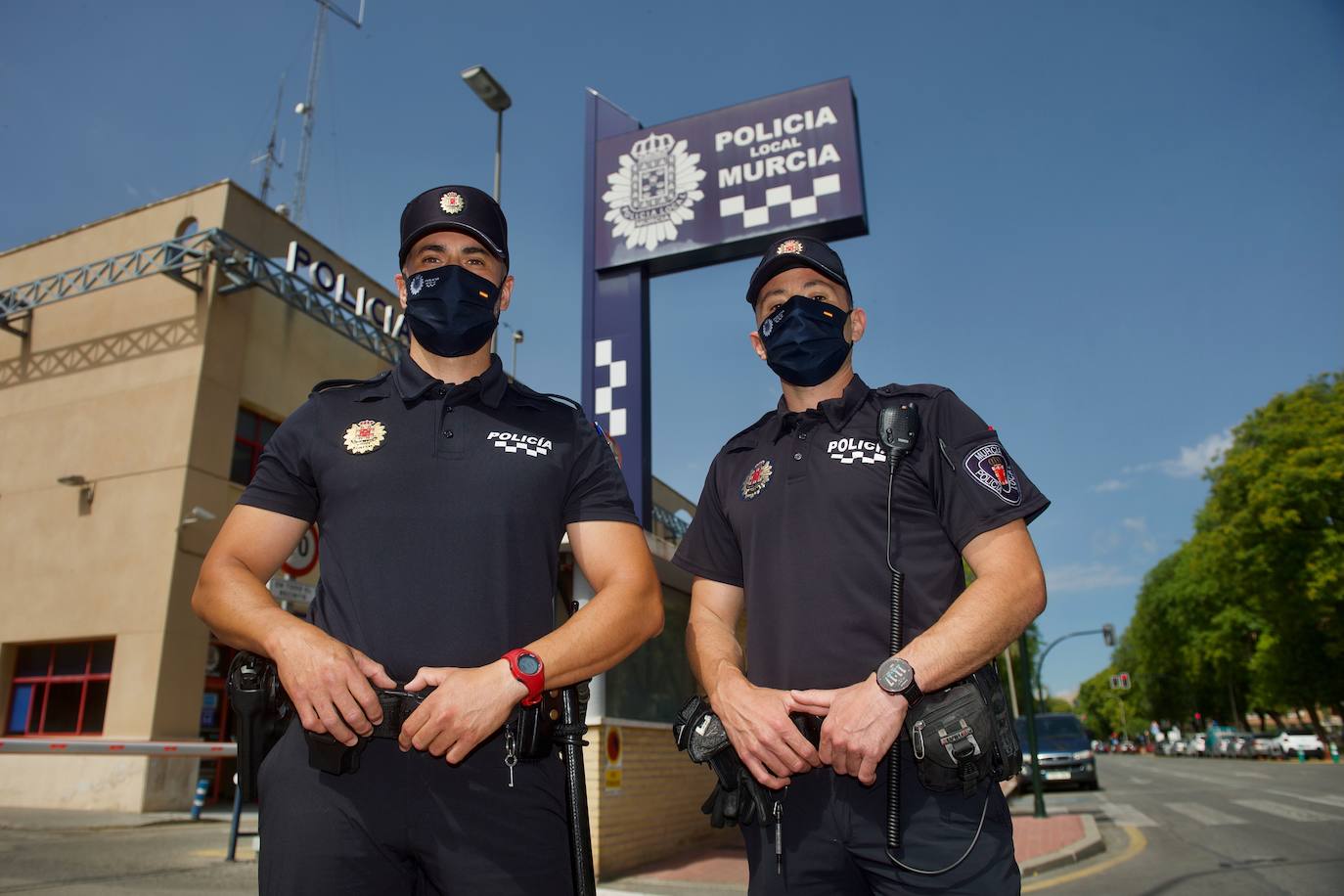 Fotos: Reconocimiento a los dos policías locales que salvaron la vida a un hombre en Murcia