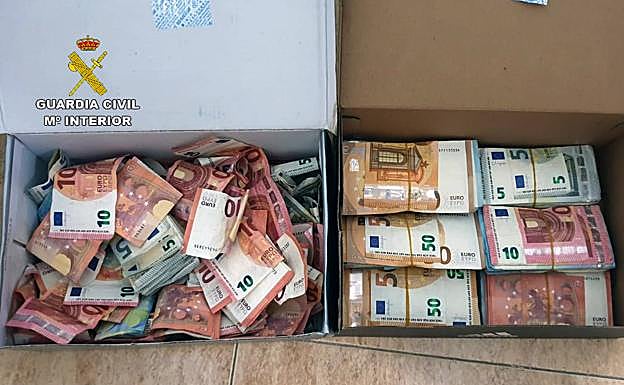 La banda criminal tenía más de 28.000 euros en metálico. 