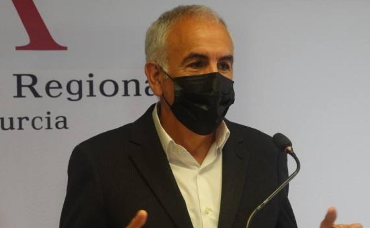 El viceportavoz socialista, Martínez Baños.