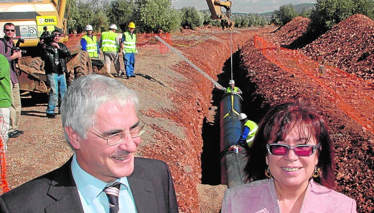 Barreda y Narbona, en las obras de la 'Tubería Manchega' en 2006. 