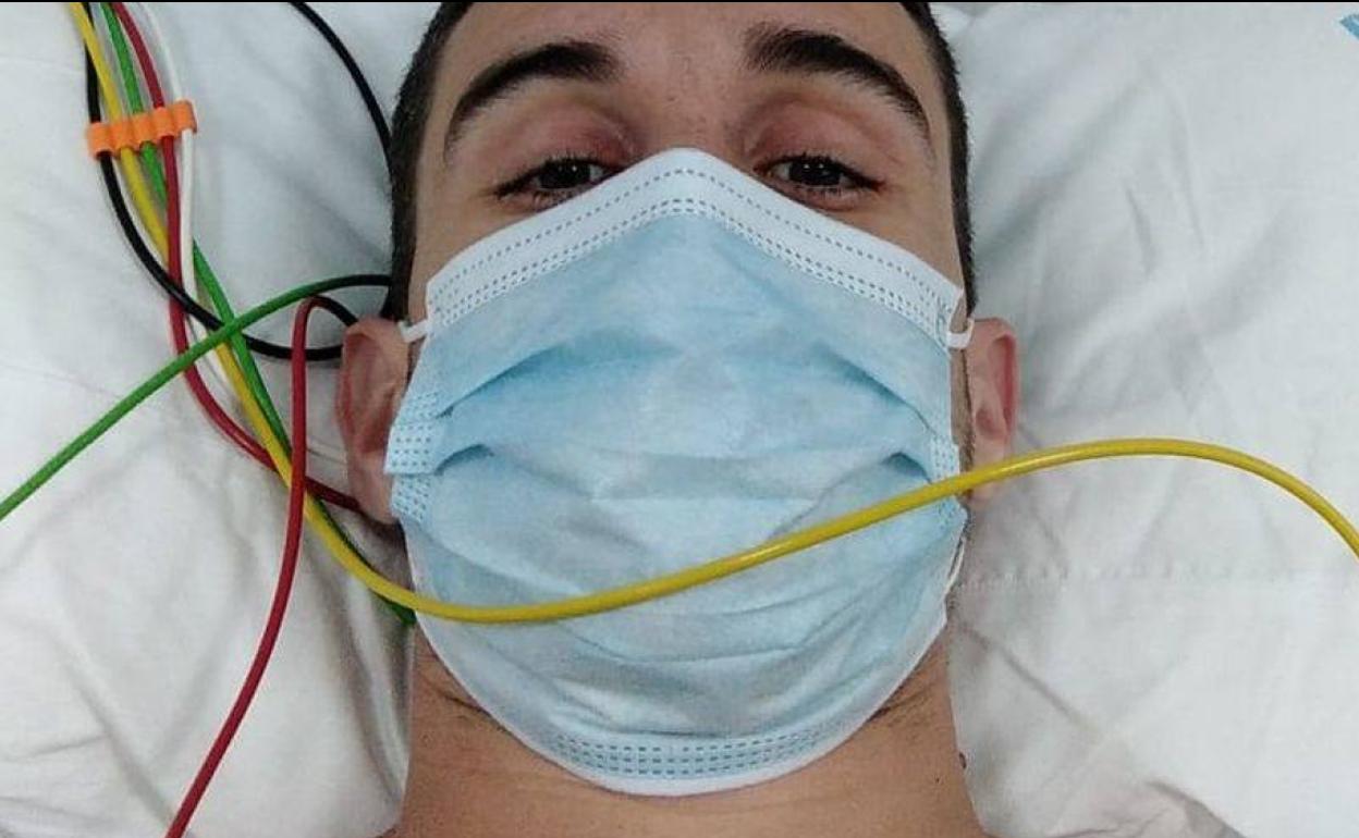Mariano García, tras ser operado en el hospital Santa Lucía.