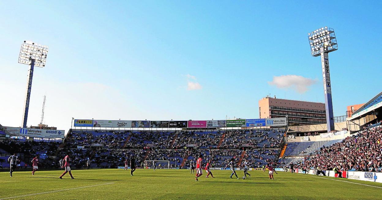 Imagen del estadio Rico Pérez de Alicante en una de las últimas visitas del Real Murcia. 