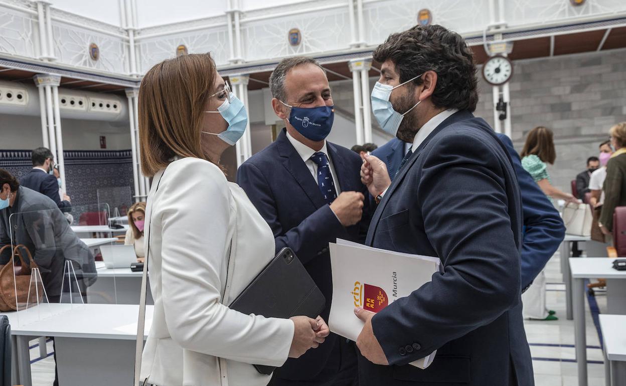 Isabel Franco, Javier Celdrán y Fernando López Miras, ayer en la Asamblea Regional. 