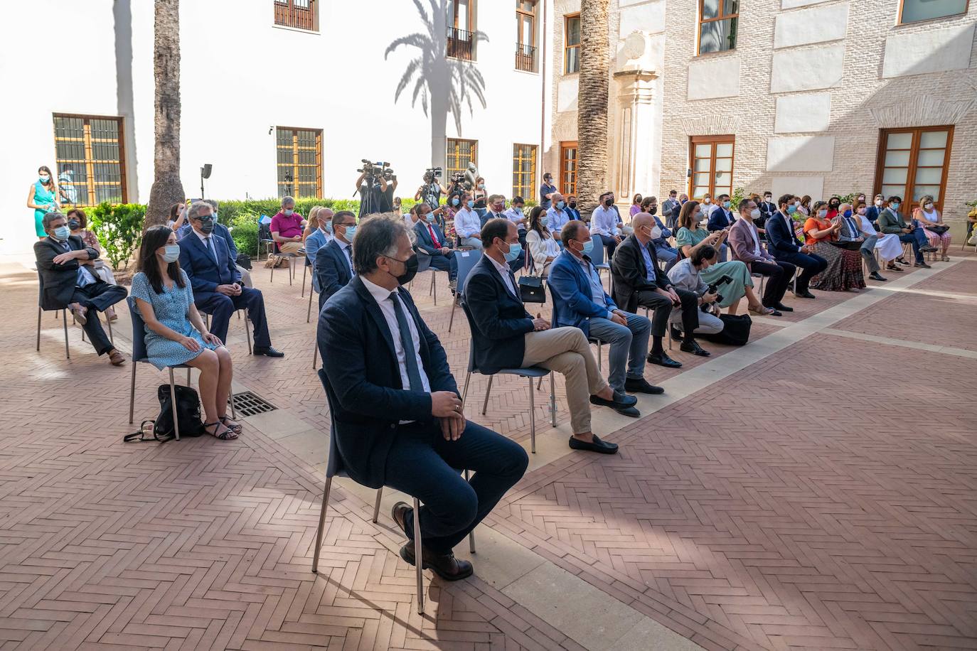 Fotos: López Miras preside el acto de entrega de diplomas a los referentes en sensibilización contra la violencia de género