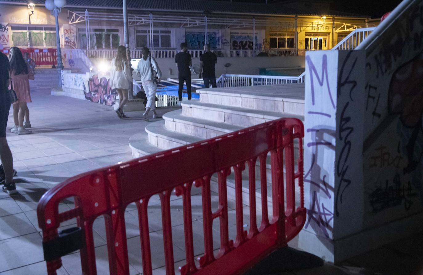 Fotos: La vigilancia policial evita el botellón del viernes en Cabo de Palos