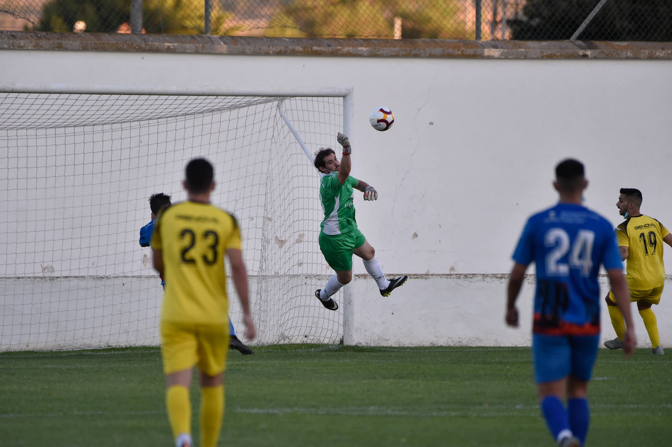 Fotos: El Bala Azul regresa a su sitio tras superar a un digno Fortuna