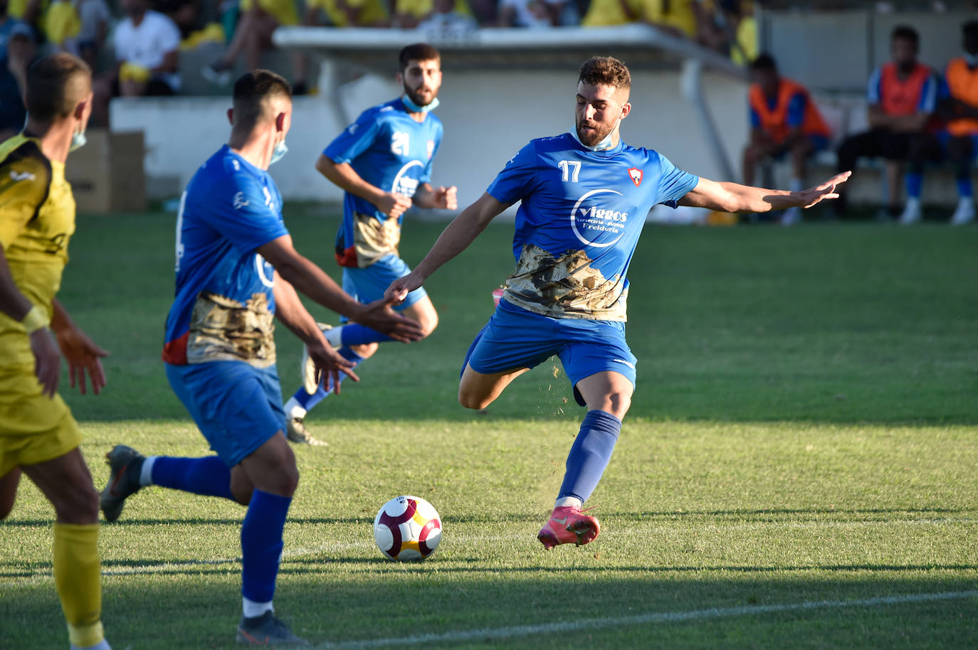 Fotos: El Bala Azul regresa a su sitio tras superar a un digno Fortuna