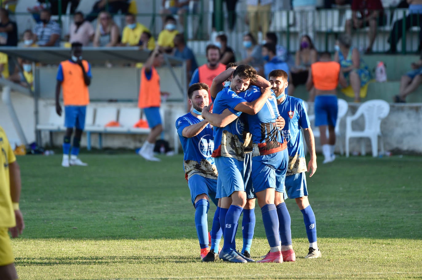 Fotos: El Bala Azul regresa a su sitio tras superar a un digno Fortuna