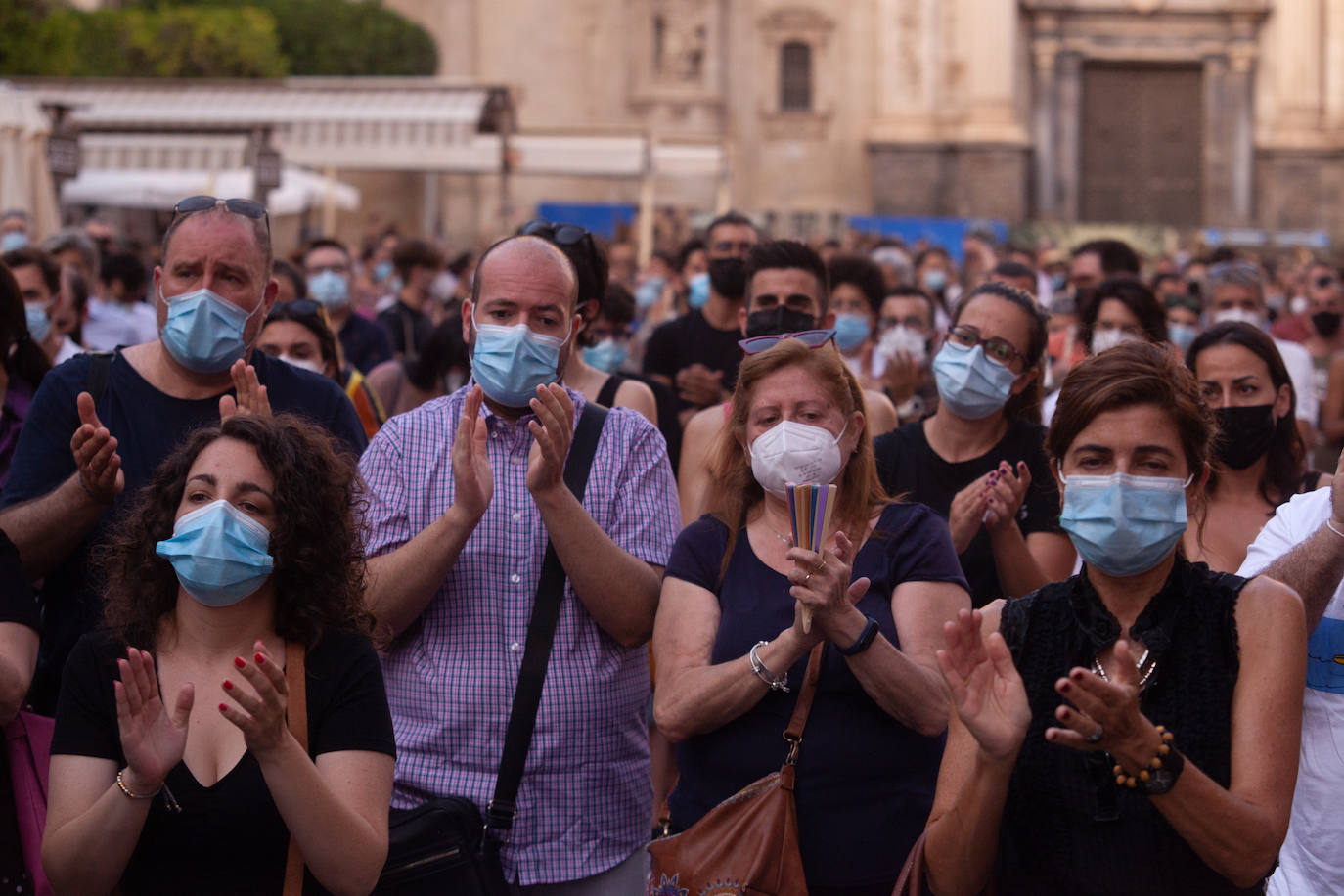 Fotos: Concentración en Murcia para condenar el homicidio de un joven en La Coruña