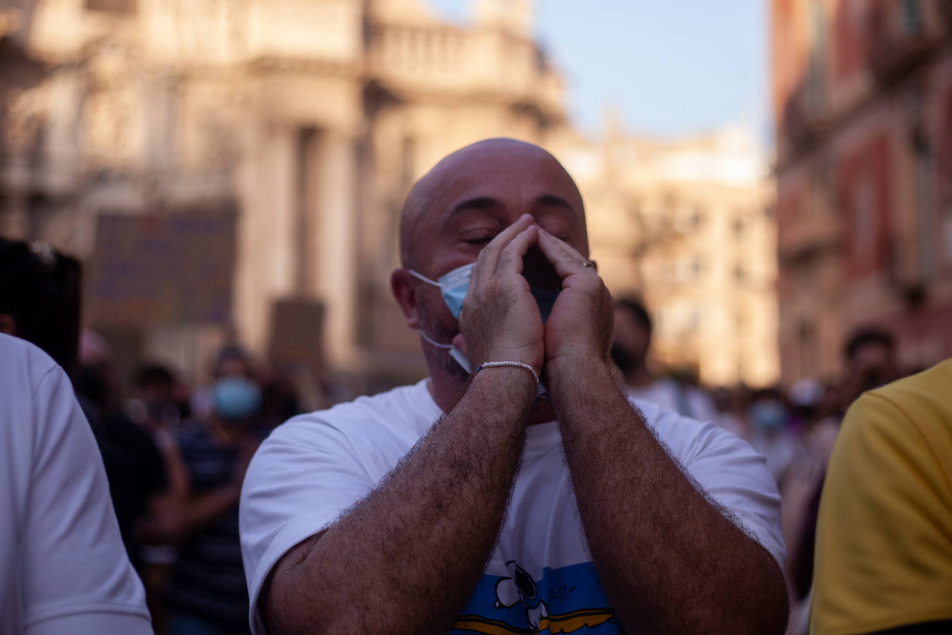 Fotos: Concentración en Murcia para condenar el homicidio de un joven en La Coruña