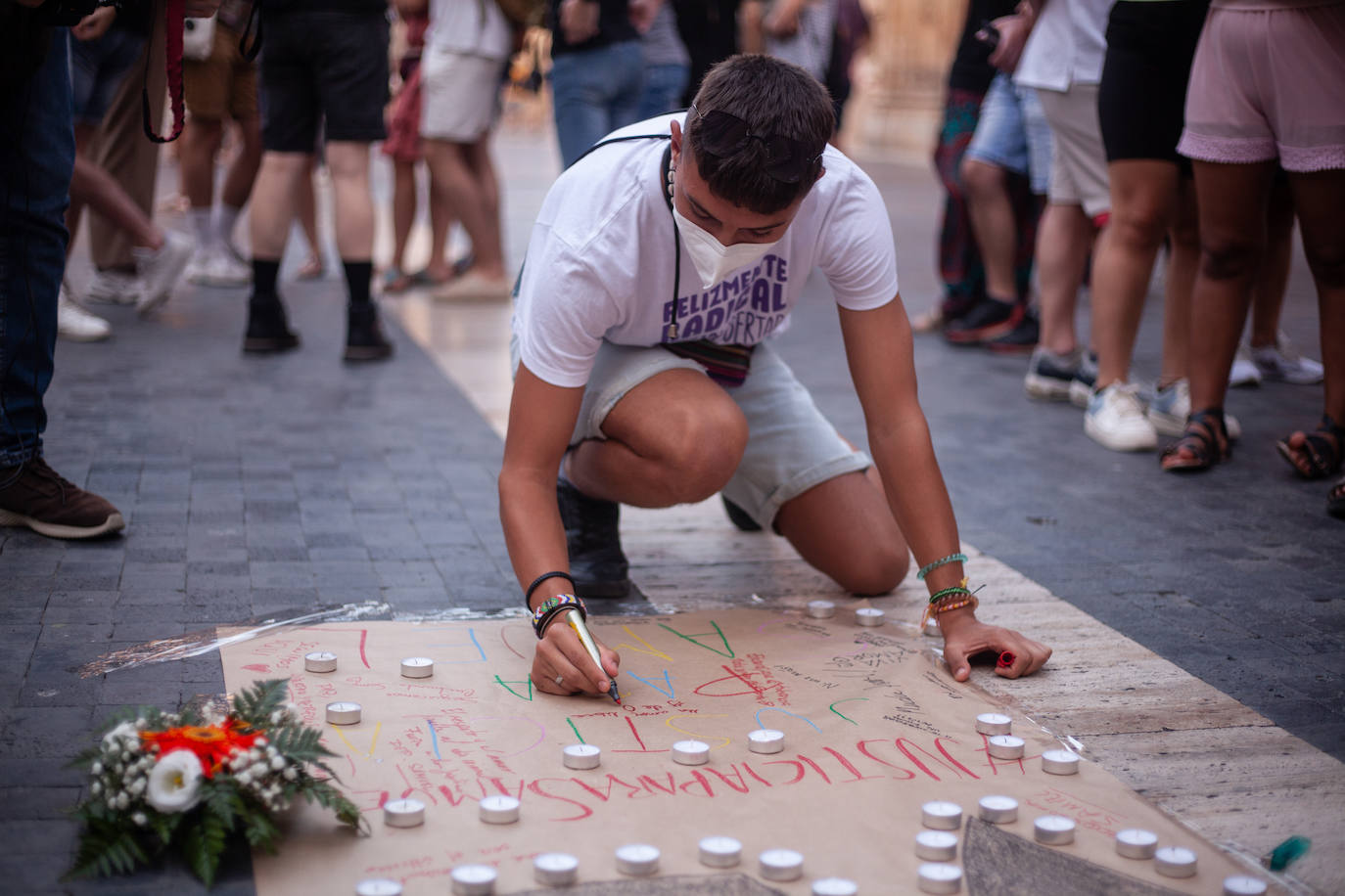 Fotos: Concentración en Murcia para condenar el homicidio de un joven en La Coruña