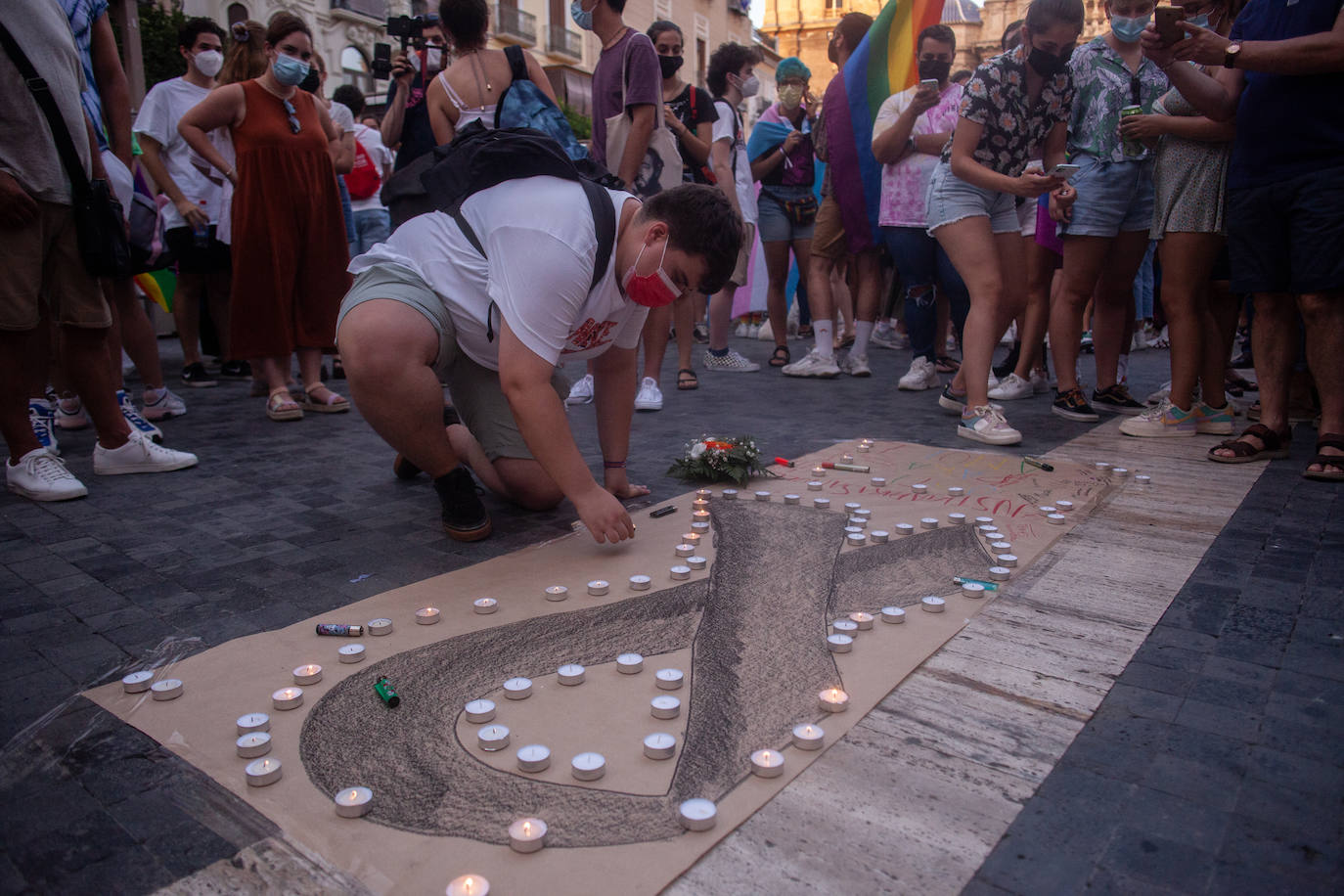 Fotos: Concentración en Murcia para condenar el homicidio de un joven en La Coruña