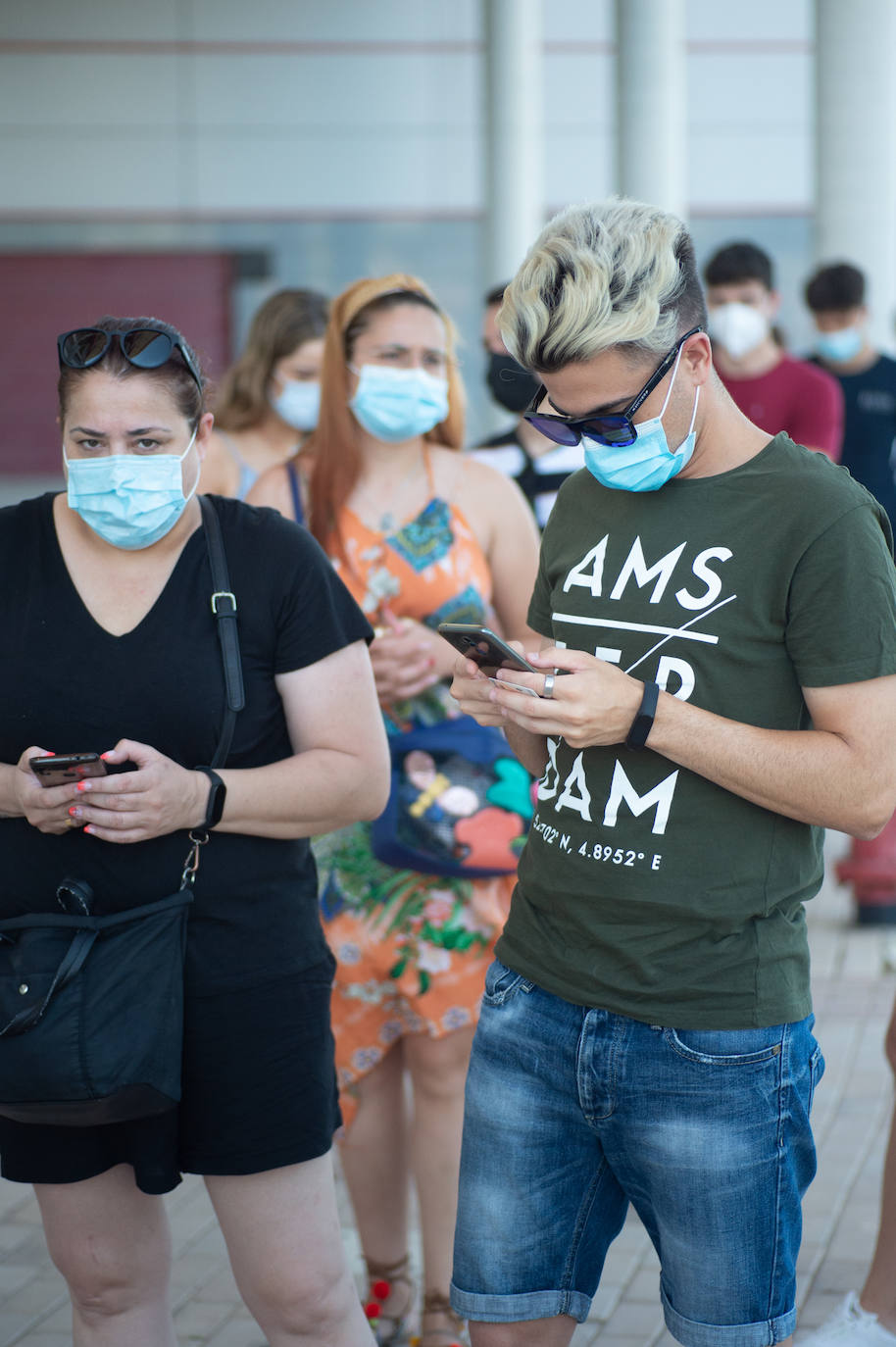 Fotos: Los Erasmus se vacunan este martes en el Enrique Roca