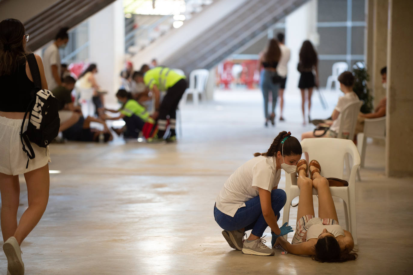 Fotos: Los Erasmus se vacunan este martes en el Enrique Roca
