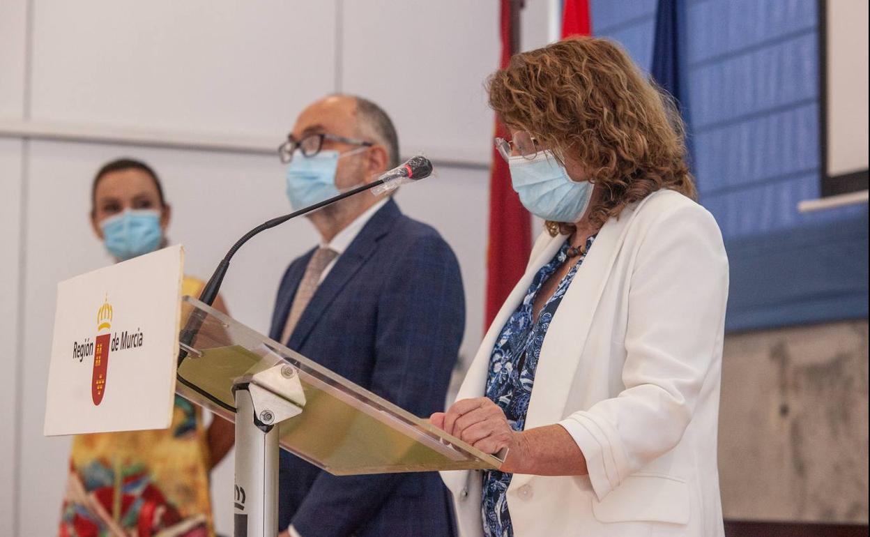Mabel Campuzano ayer durante la presentación de la guía de inicio de curso. 