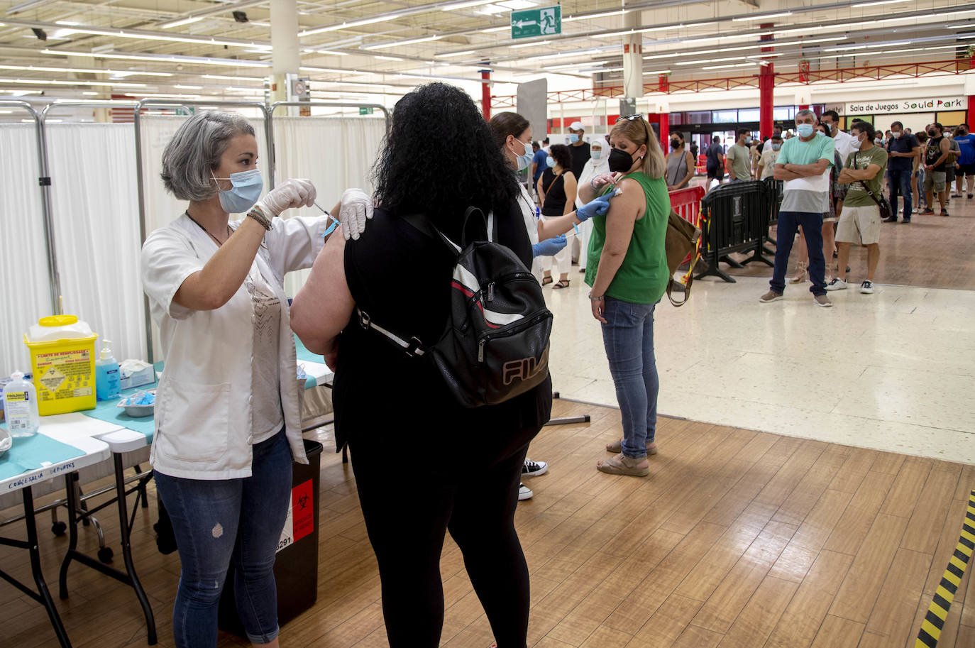 Fotos: Ventiladores en la vacunación de Cartagena