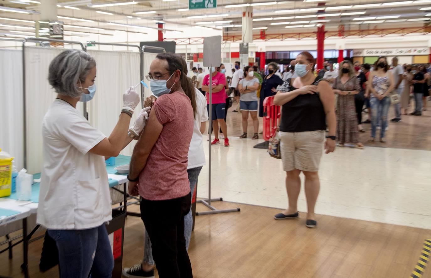 Fotos: Ventiladores en la vacunación de Cartagena