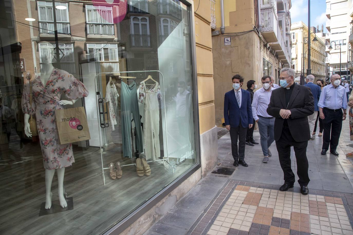 Fotos: Abre la primera tienda &#039;Moda Re-&#039; de Cáritas en Cartagena