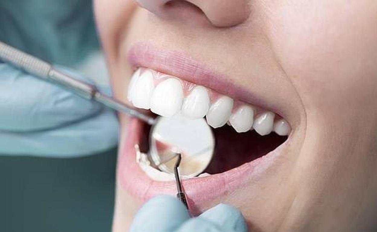 Alertan de la venta de blanqueadores que pueden dañar dientes y encías