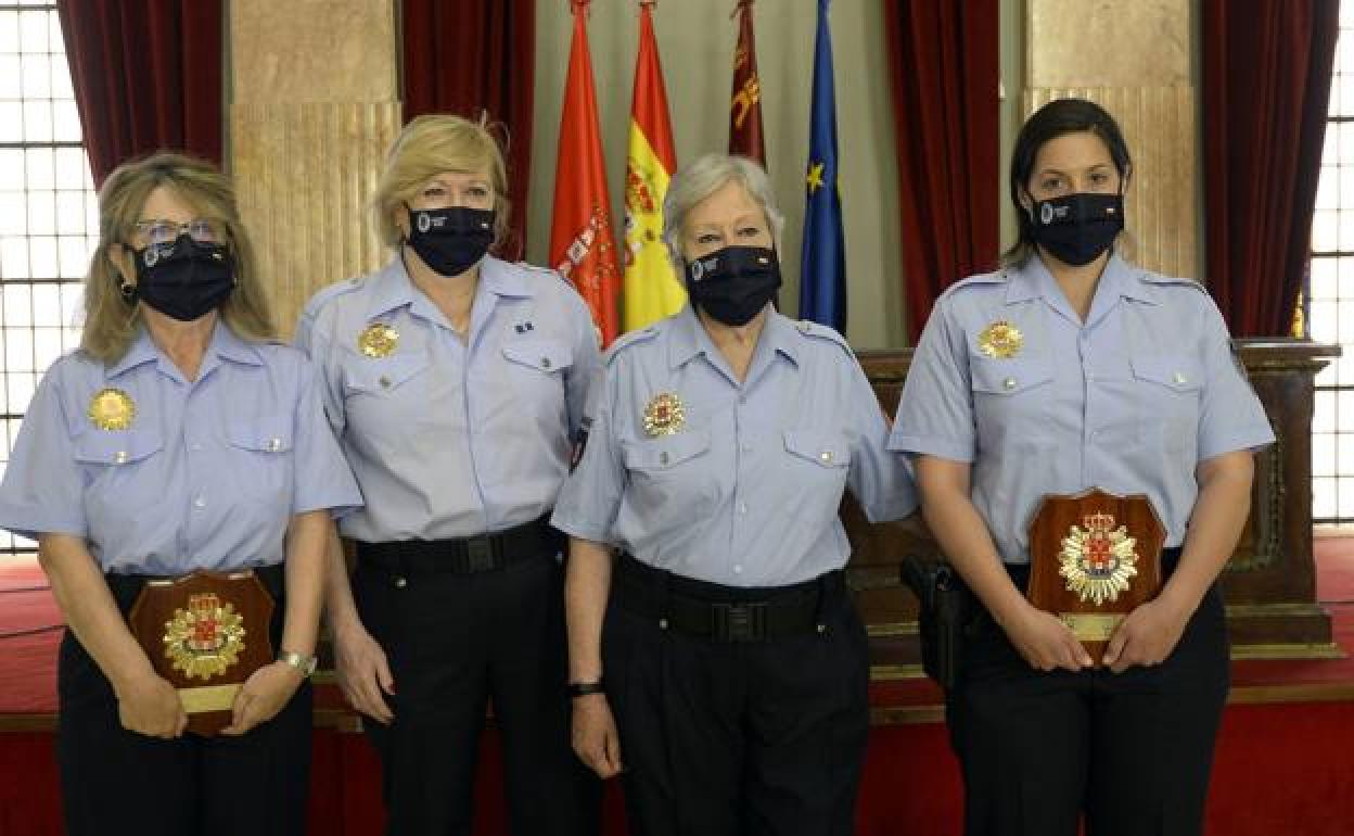Acto de homenaje a las primeras agentes de la Policía Local de Murcia.