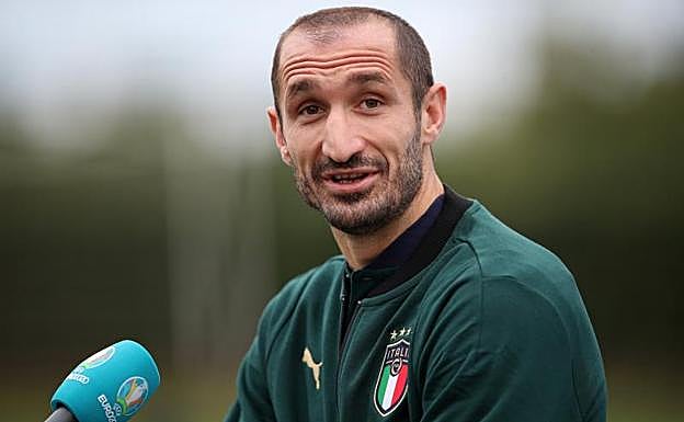 Giorgio Chiellini, capitán de Italia. 