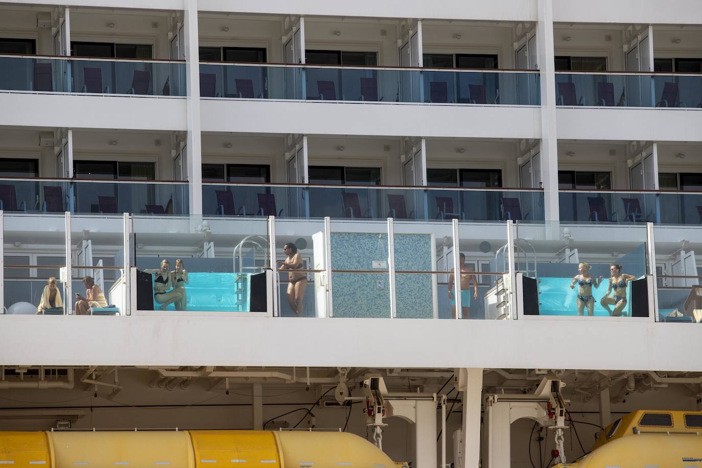 Fotos: El crucero Aída realiza la primera escala en el Puerto de Cartagena tras la pandemia