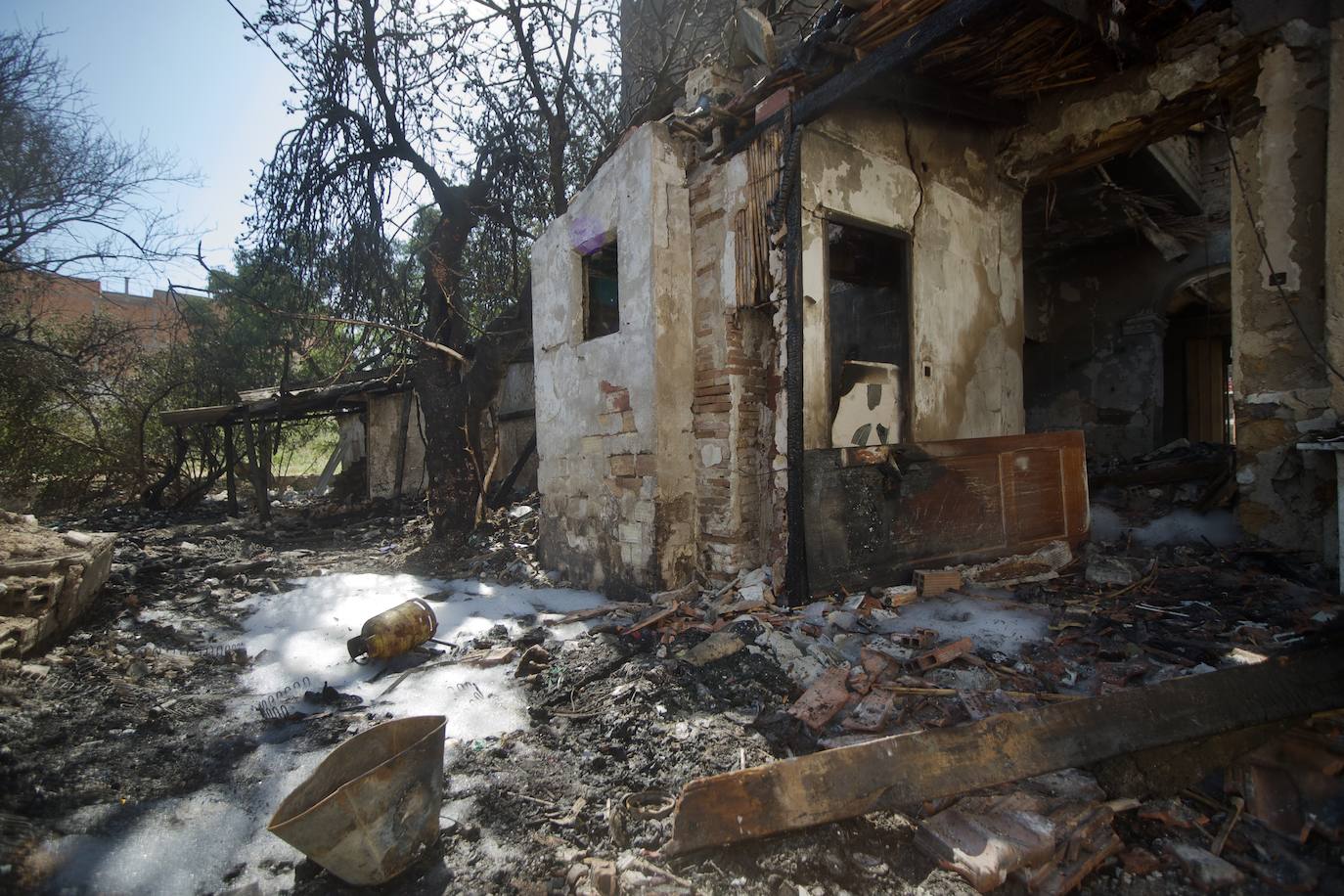 Fotos: Incendio en un huerto abandonado de Barriomar