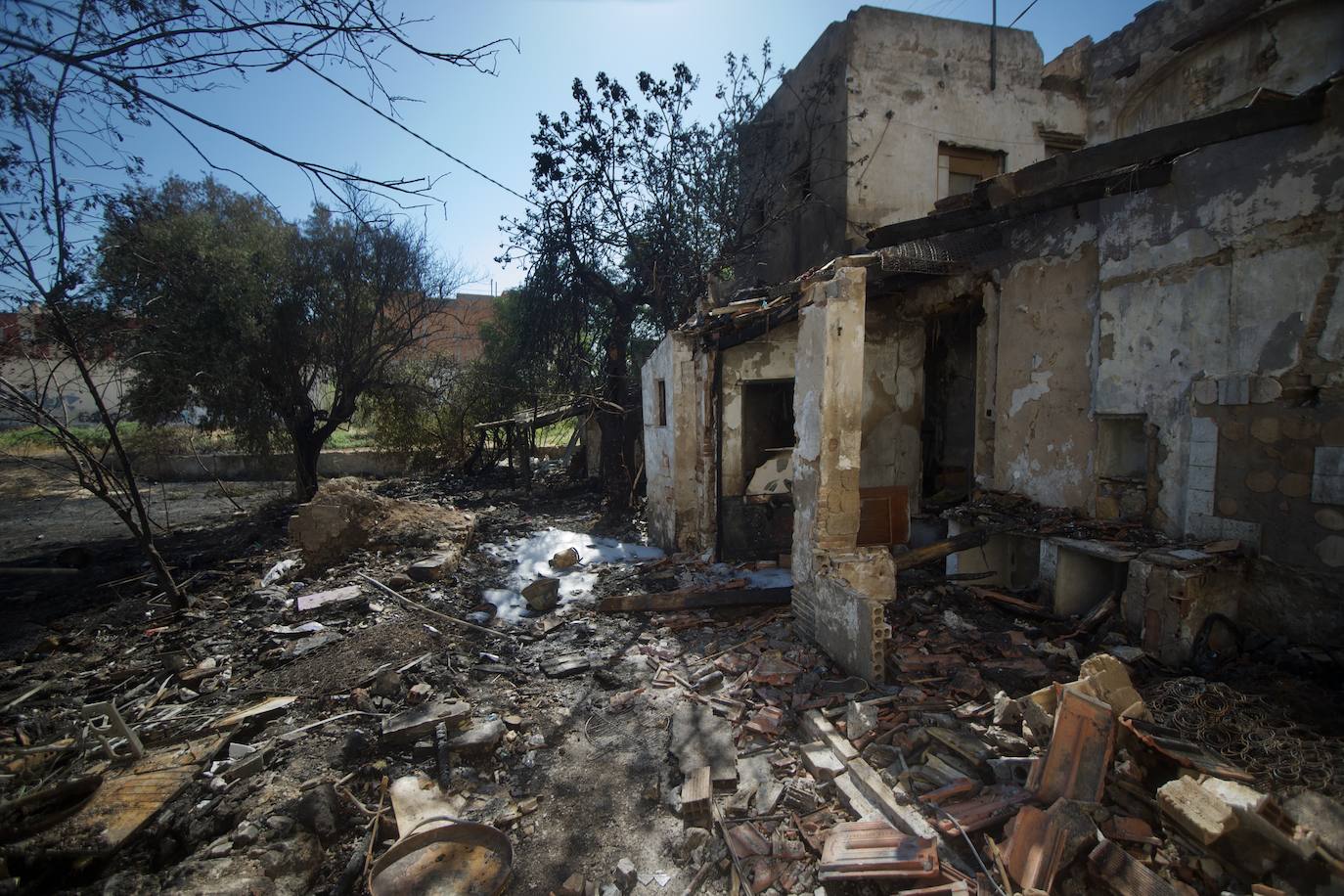 Fotos: Incendio en un huerto abandonado de Barriomar