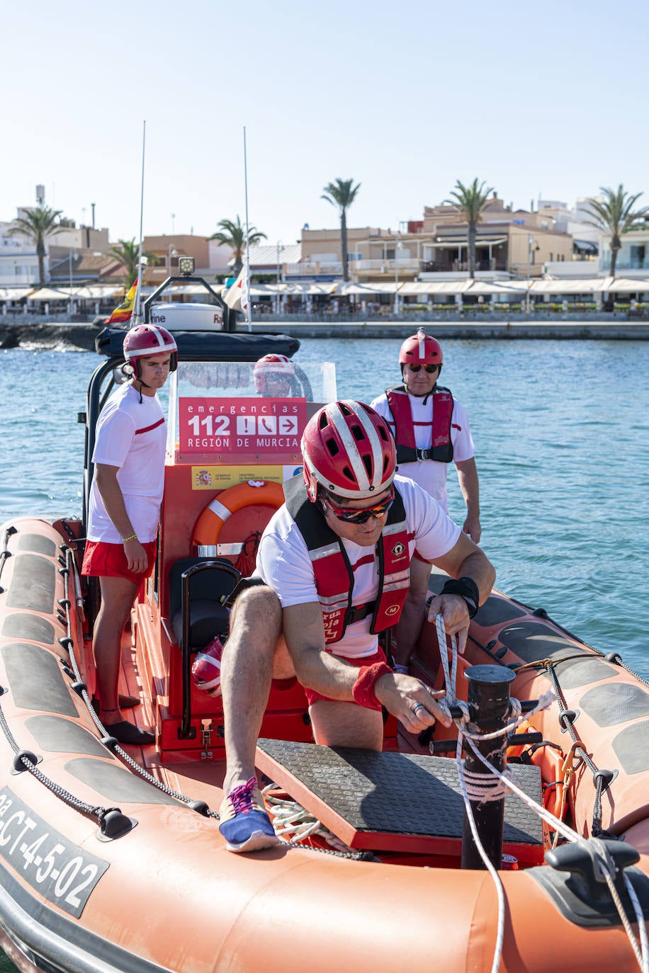 Fotos: Simulacro de un accidente de actividad subacuática en Cabo de Palos coordinado por Salvamento Marítimo