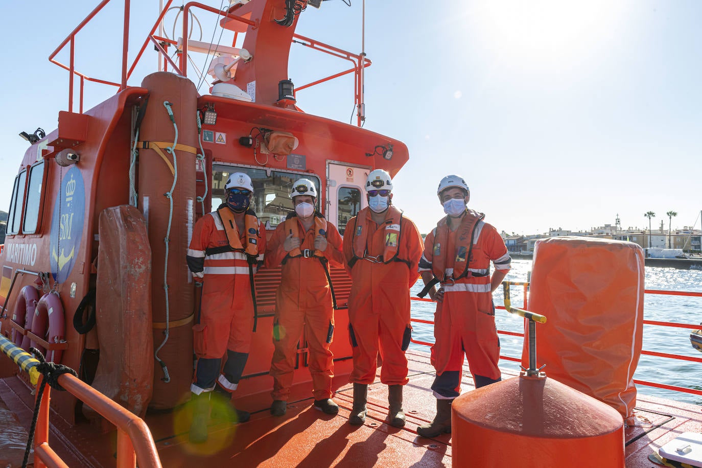 Fotos: Simulacro de un accidente de actividad subacuática en Cabo de Palos coordinado por Salvamento Marítimo