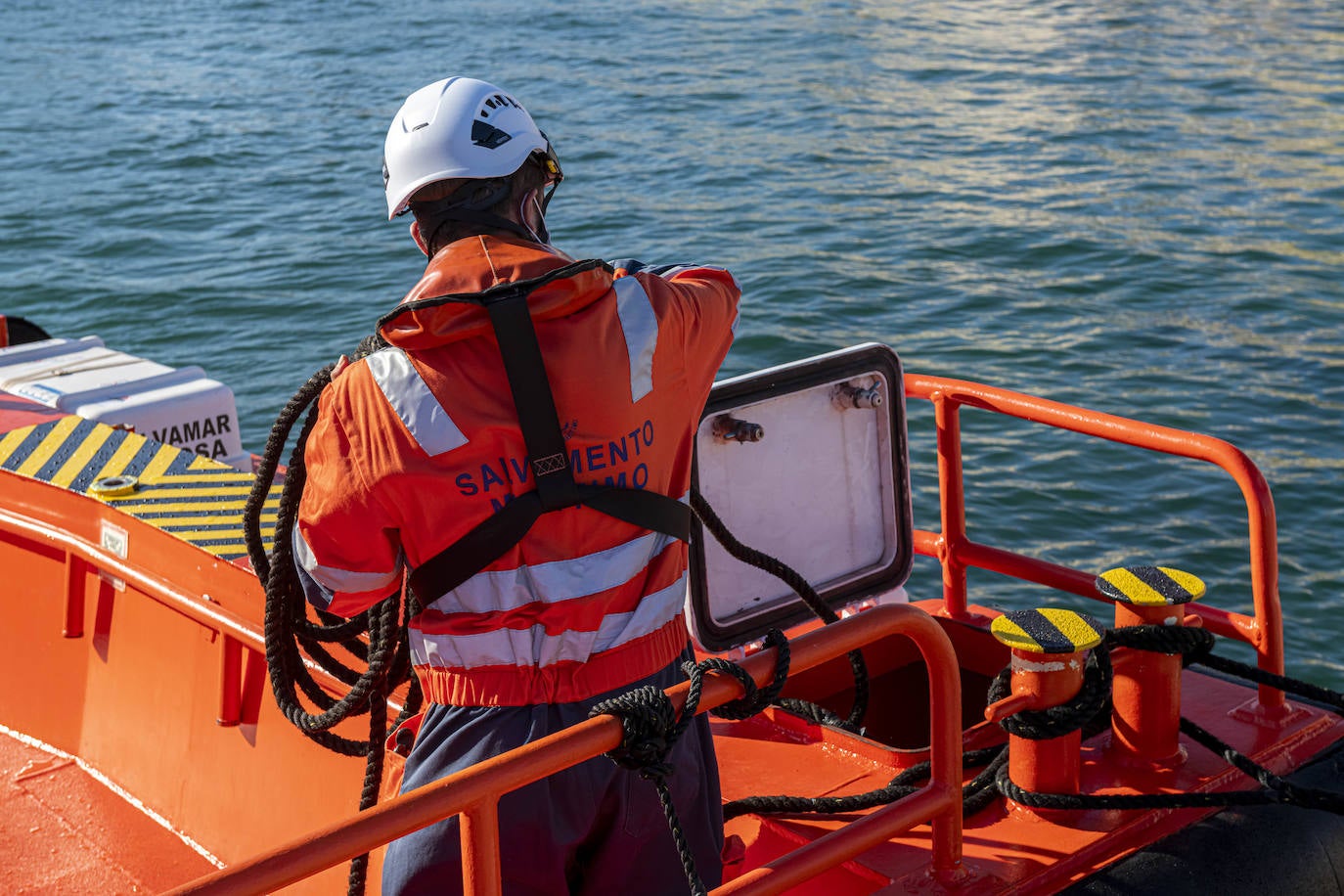 Fotos: Simulacro de un accidente de actividad subacuática en Cabo de Palos coordinado por Salvamento Marítimo