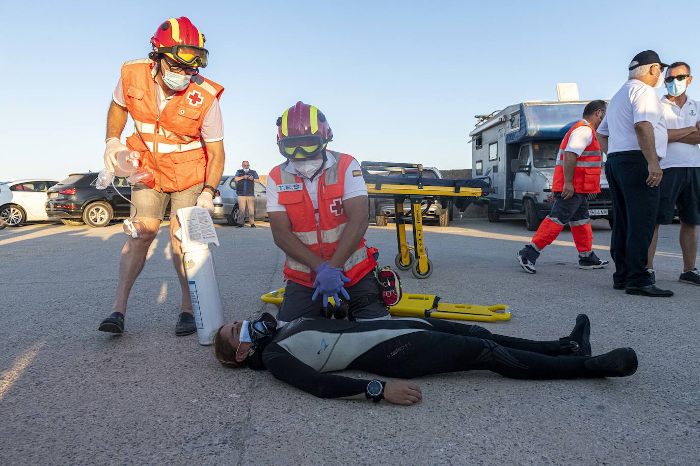 Fotos: Simulacro de un accidente de actividad subacuática en Cabo de Palos coordinado por Salvamento Marítimo