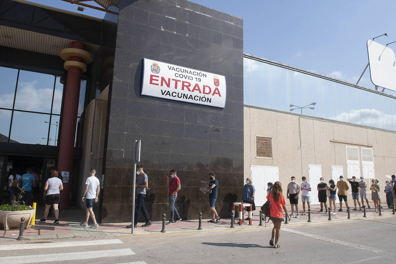 Fotos: La vacunación de jóvenes entre 20 y 30 años comienza a buen ritmo en Cartagena