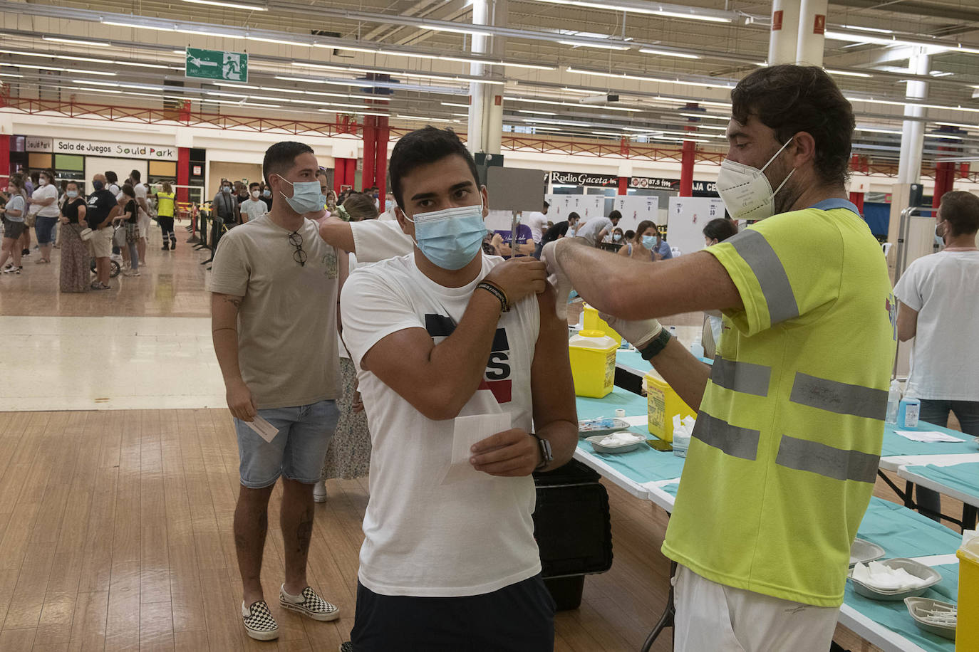 Fotos: La vacunación de jóvenes entre 20 y 30 años comienza a buen ritmo en Cartagena