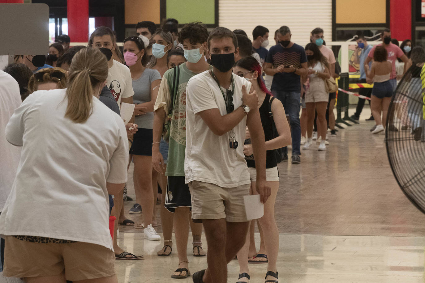 Fotos: La vacunación de jóvenes entre 20 y 30 años comienza a buen ritmo en Cartagena