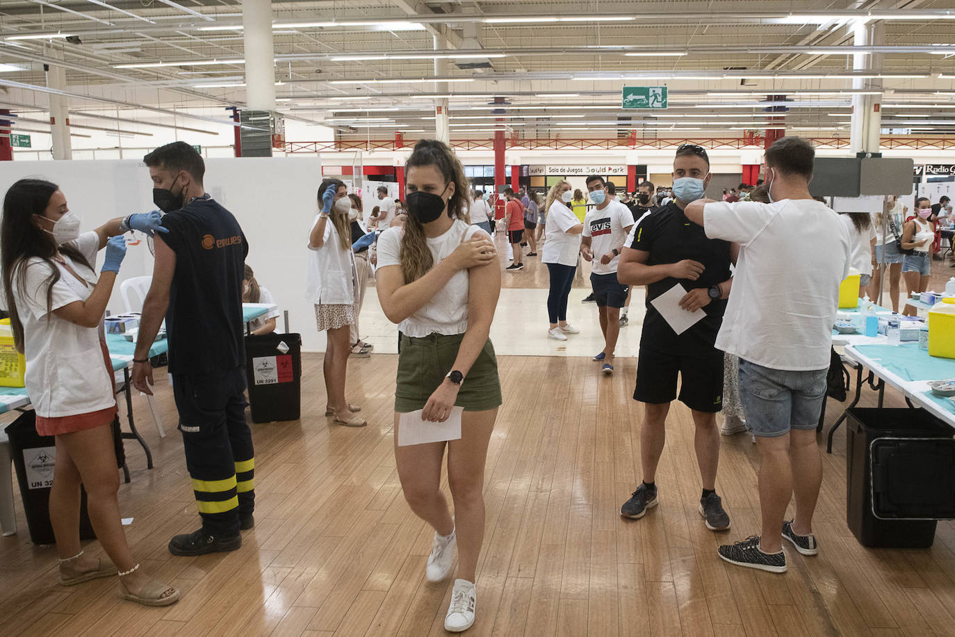 Fotos: La vacunación de jóvenes entre 20 y 30 años comienza a buen ritmo en Cartagena