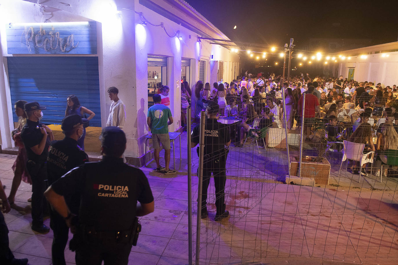Fotos: Terrazas a rebosar en Cabo de Palos pese al aumento del dispositivo policial